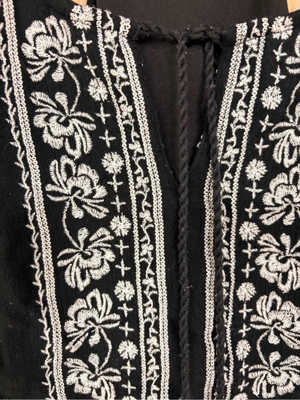 Abercrombie & Fitch Black Maxi Dress with White Embroidery XSP